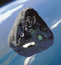 Вовнутрь приличного астероида можно встроить каюты, склады, двигатели... да хоть стадион!